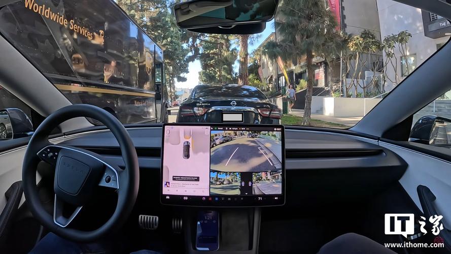 马斯克最新讲话:谈擎天柱机器人、自动驾驶芯片和星链智能手机